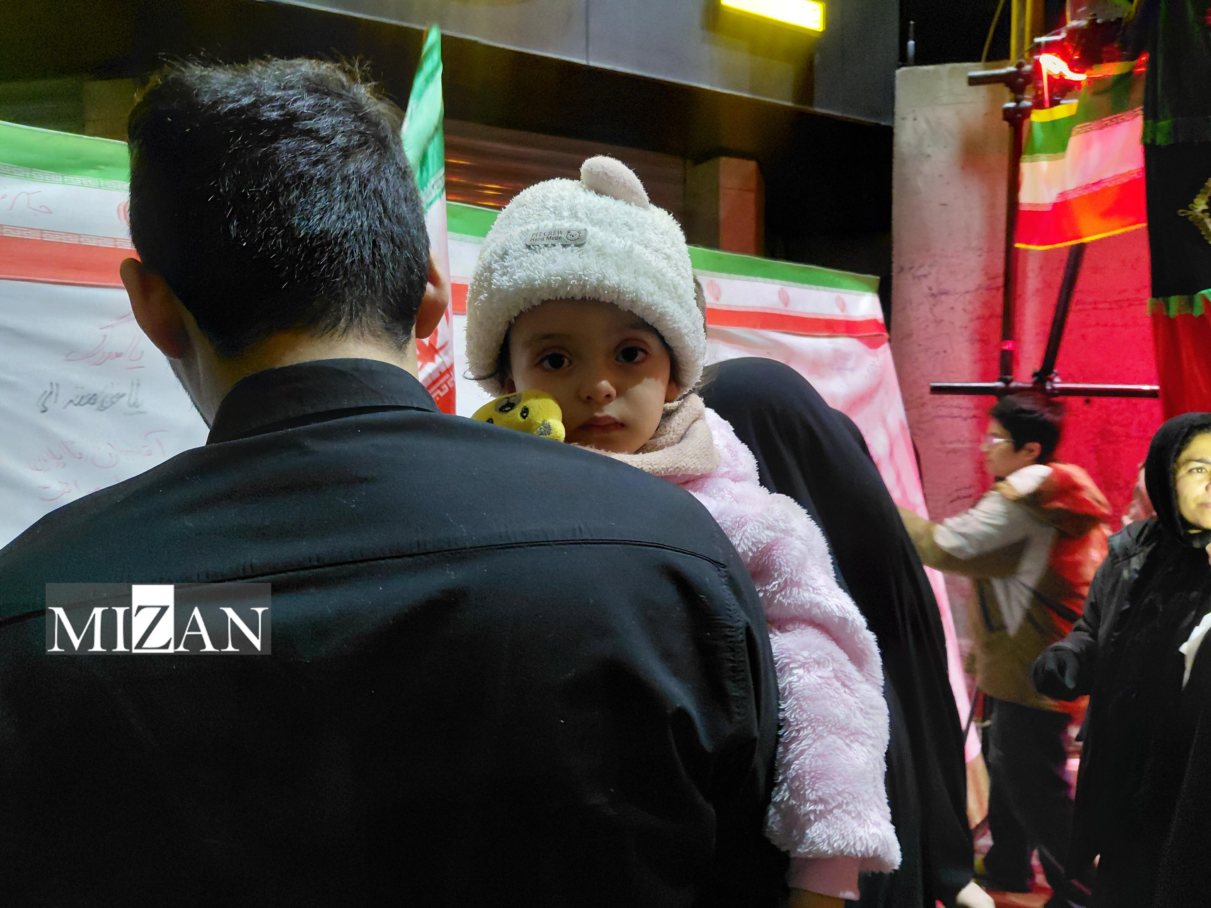 وقتی که دیوار‌های خیابان کشوردوست زبان مردم شد؛ خداحافظی با رهبر شهید در خیابانی که بیدار ماند
