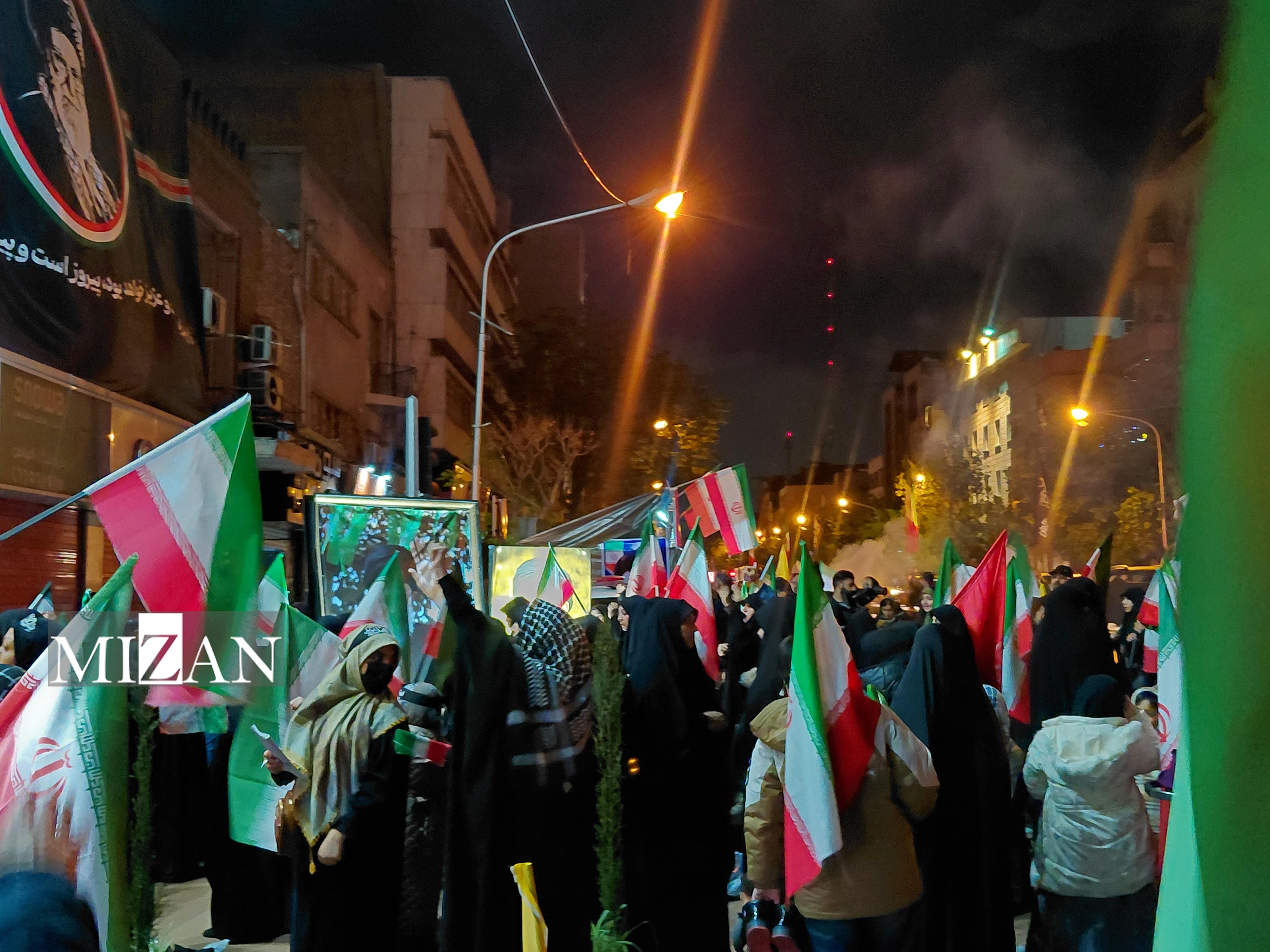وقتی که دیوار‌های خیابان کشوردوست زبان مردم شد؛ خداحافظی با رهبر شهید در خیابانی که بیدار ماند