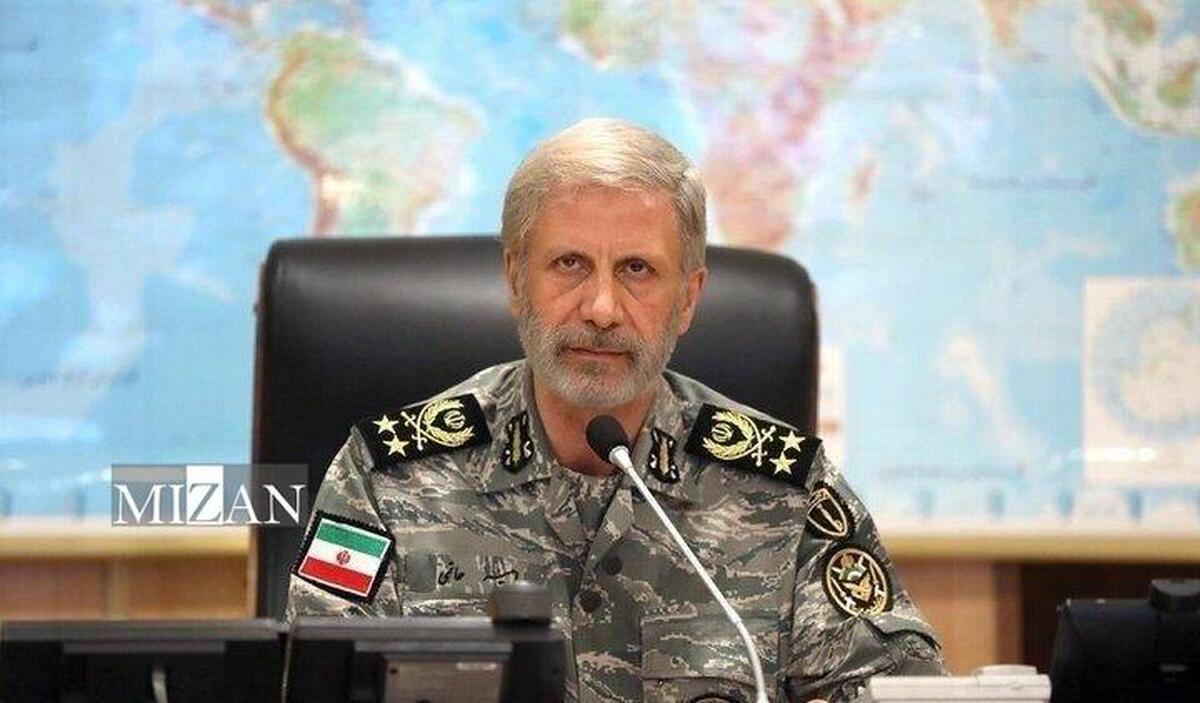 سرلشکر حاتمی: برای آمریکایی‌ها در جنوب استان اصفهان کمین زده بودیم / آمریکا و صهیون آرزوی زانو زدن ملت ایران را به گور می‌برند