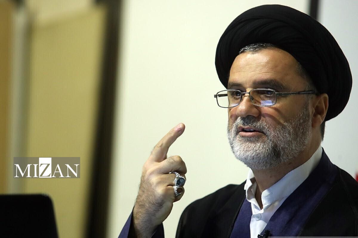 نبویان: فقط کشتی‌های تجاری با پرداخت عوارض اجازه عبور از تنگه هرمز را دارند