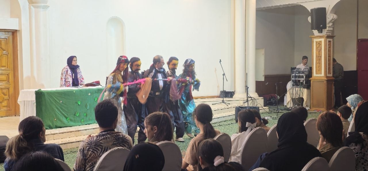 دیدار صمیمانه هنرمندان با کودکان آسیب دیده از جنگ/  شب «دل ایران» برای کودکان/ ایران زیبا را زیباتر می‌سازیم