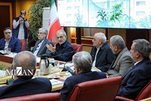 پزشکیان: نخبگان و دانشگاهیان برای حل مشکلات کشور به میدان بیایند