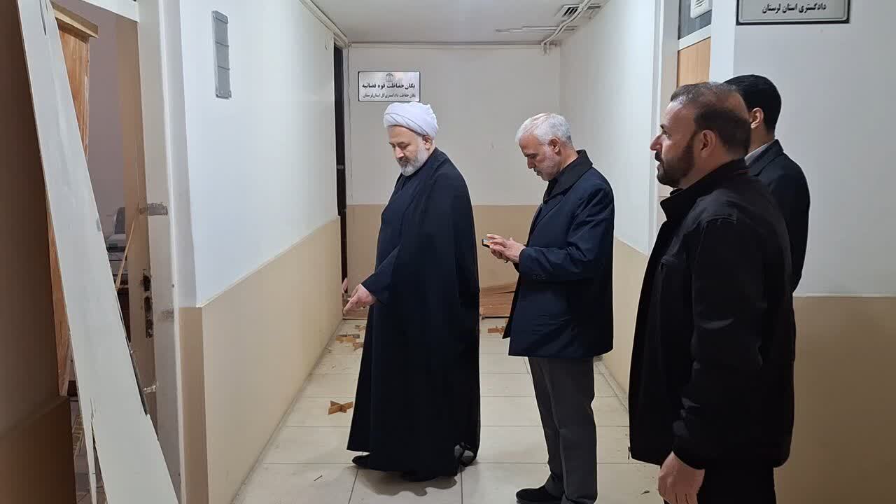 رئیس کل دادگستری لرستان در هفتمین بازدید میدانی، وضعیت ساختمان‌های آسیب‌دیده دستگاه قضایی استان را بررسی کرد 