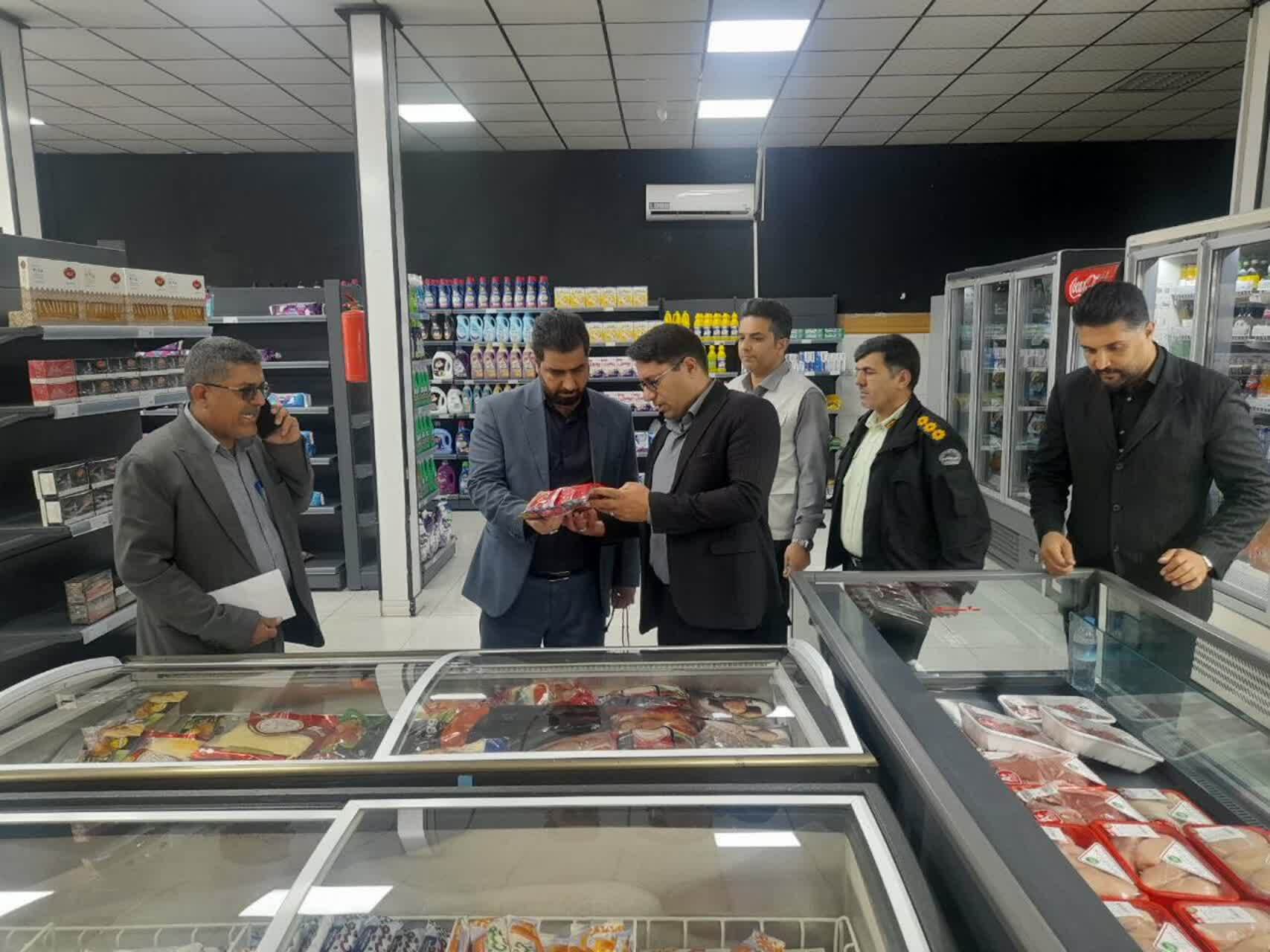 پلمب یک فروشگاه زنجیره‌ای به دلیل گرانفروشی در بازدید میدانی دادستان دورود