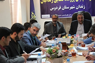 بازدید دادستان مرکز خراسان‌جنوبی از زندان فردوس و برگزاری میز خدمت قضایی