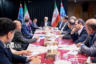 عارف: بازسازی صنایع پتروشیمی آسیب‌دیده با شتاب مطلوب ادامه دارد/ تنگه هرمز ملک طلق ایران است