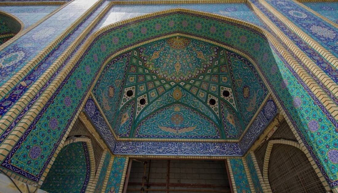 پیشرفت طرح‌های توسعه و بازسازی عتبات با وجود جنگ/ بخش زیارتی صحن حضرت زینب (س) پاییز امسال به بهره‌برداری می‌رسد
