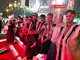 طنین نوای «لبیک یا سید مجتبی» مردم چهارمحال و بختیاری در بیعت با رهبر معظم انقلاب