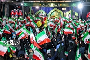 یک کاریکاتوریست: قهرمان کسی است که برای وطن می‌کوشد