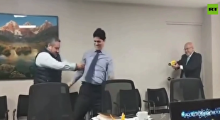 تست شوکر برقی شهردار پرو روی مشاورش!