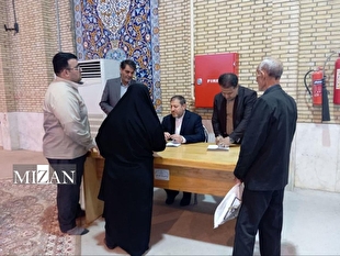 رئیس کل دادگستری ایلام به درخواست قضایی ۱۶ نفر از مراجعان پس از نماز جمعه رسیدگی کرد