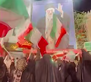 پرچم‌گردانی دختران کشوردوست