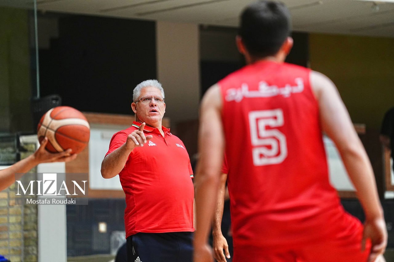 مانولوپولوس: برای بازگشت به ایران یک لحظه هم تردید نداشتم/ باید به پروسه پیشرفت تیم ملی بسکتبال اعتماد کنیم مانولوپولوس: برای بازگشت به ایران یک لحظه هم تردید نداشتم/ باید به پروسه پیشرفت تیم ملی بسکتبال اعتماد کنیم