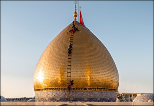 شست‌وشوی گنبد حرم حضرت اباالفضل العباس (ع) در آستانه ماه محرم