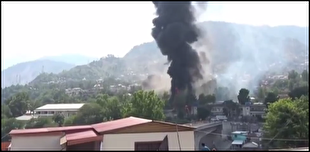 تصویر بالگرد MI-۱۷ ارتش پاکستان که به دلیل نقص فنی در کشمیر سقوط کرد