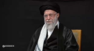 لحظه ورود رهبر شهید به مراسم محرم سال گذشته؛ لحظه‌ای که دیگر تکرار نخواهد شد...