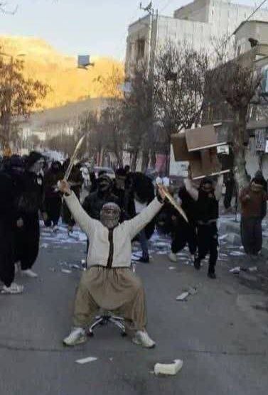 انهدام شبکه خرابکاری وابسته به بیگانگان در ایلام/ ۳ لیدر و ۱۴ مزدور بازداشت شدند انهدام شبکه خرابکاری وابسته به بیگانگان در ایلام/ ۳ لیدر و ۱۴ مزدور بازداشت شدند
