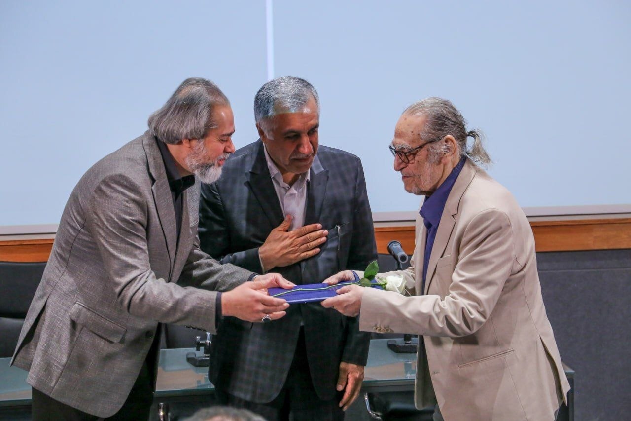 جواد شمقدری: باند و جناح در حوزه فرهنگ راه ندارد/هوشنگ توکلی: رهبر شهید در حوزه فرهنگ و هنر دارای نگاه ویژهای بودند/تقدیر رئیس سازمان سینمایی از فیلمسازان جنگ تحمیلی اول جواد شمقدری: باند و جناح در حوزه فرهنگ راه ندارد/هوشنگ توکلی: رهبر شهید در حوزه فرهنگ و هنر دارای نگاه ویژهای بودند/تقدیر رئیس سازمان سینمایی از فیلمسازان جنگ تحمیلی اول