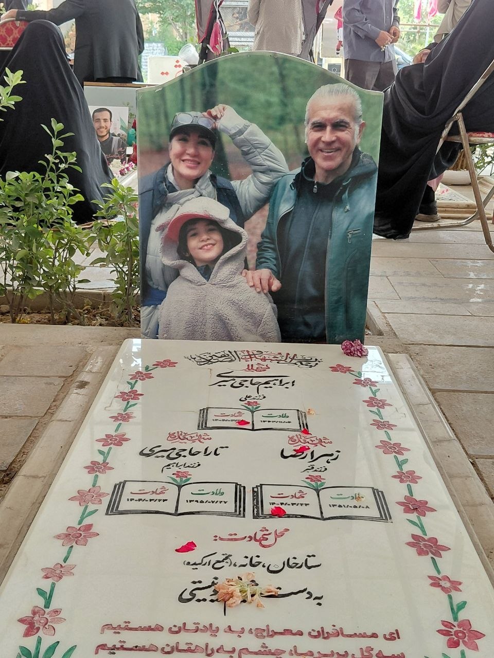 قطعه ۴۲؛ نگارخانه مظلومیت ملتی که عزت را در شهادت یافت و جهان را به تماشا نشاند