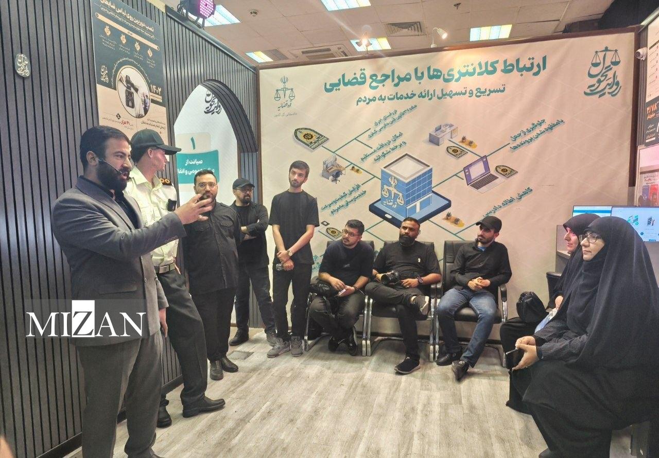 بازدید دانشجویان و فعالان رسانهای از نمایشگاه روایت تحول عدلیه بازدید دانشجویان و فعالان رسانهای از نمایشگاه روایت تحول عدلیه