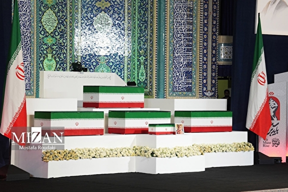 مراسم ادای احترام مقامات داخلی و خارجی به پیکر رهبر شهید انقلاب
