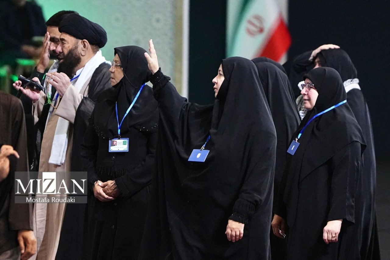 برگزاری مراسم ادای احترام شخصیتهای خارجی به آقای شهید ایران برگزاری مراسم ادای احترام شخصیتهای خارجی به آقای شهید ایران