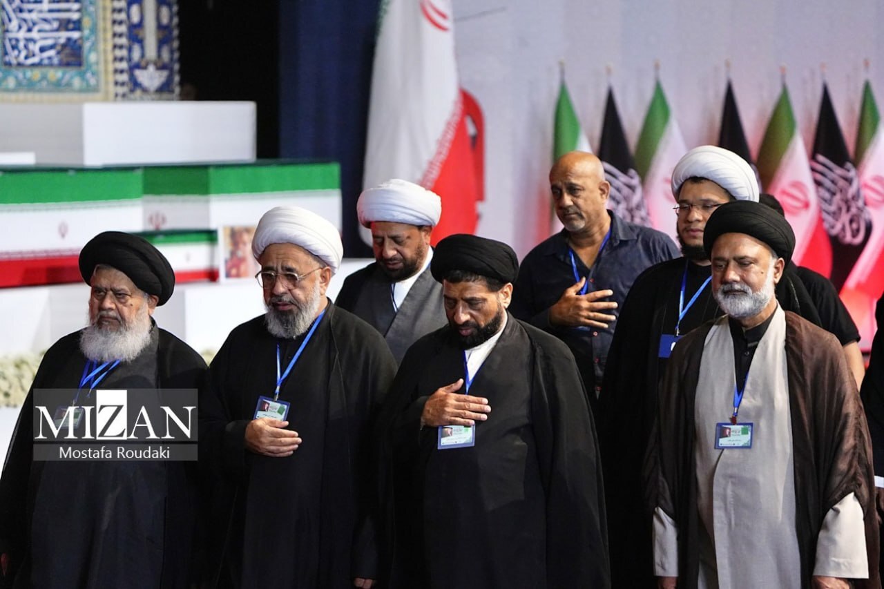 برگزاری مراسم ادای احترام شخصیتهای خارجی به آقای شهید ایران برگزاری مراسم ادای احترام شخصیتهای خارجی به آقای شهید ایران