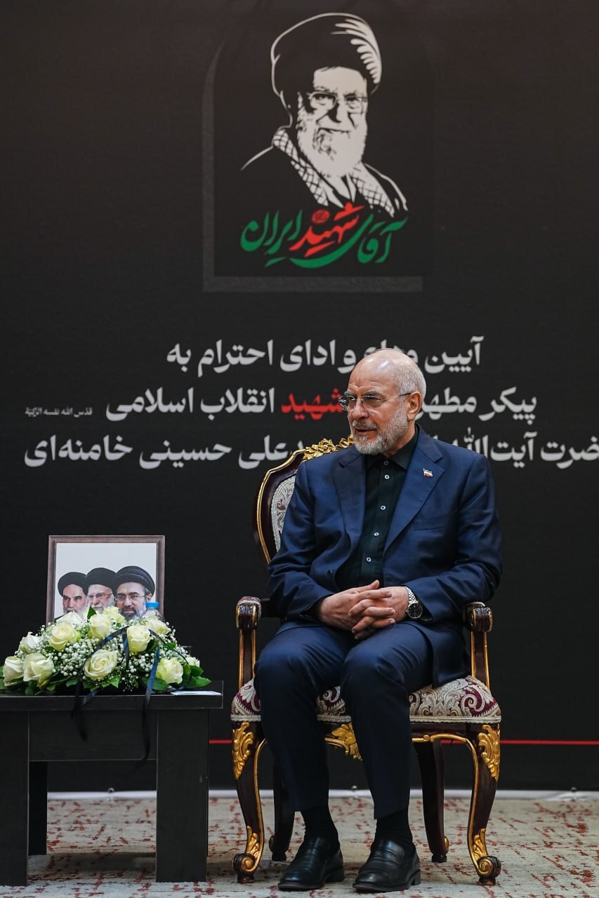 برگزاری مراسم ادای احترام شخصیتهای خارجی به آقای شهید ایران برگزاری مراسم ادای احترام شخصیتهای خارجی به آقای شهید ایران