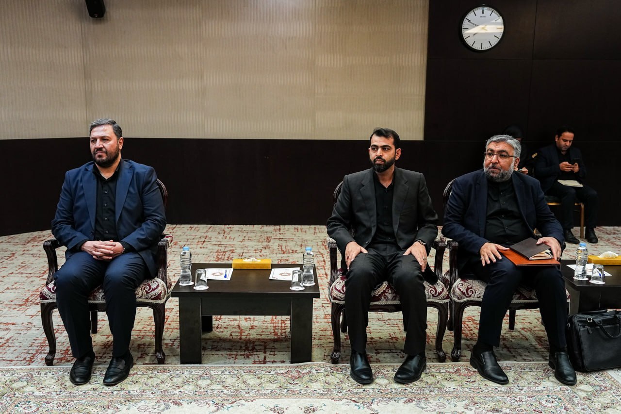 برگزاری مراسم ادای احترام شخصیتهای خارجی به آقای شهید ایران برگزاری مراسم ادای احترام شخصیتهای خارجی به آقای شهید ایران