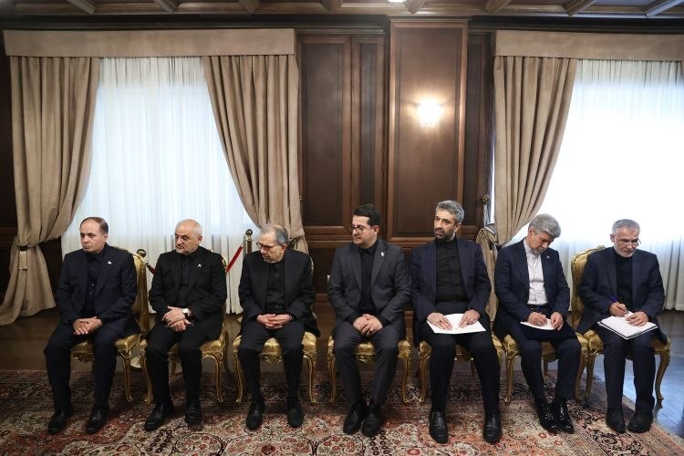برگزاری مراسم ادای احترام شخصیت‌های خارجی به آقای شهید ایران