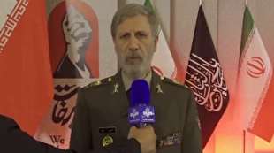 فرمانده کل ارتش: تقاص خون شهدای انقلاب را از دشمنان میگیریم