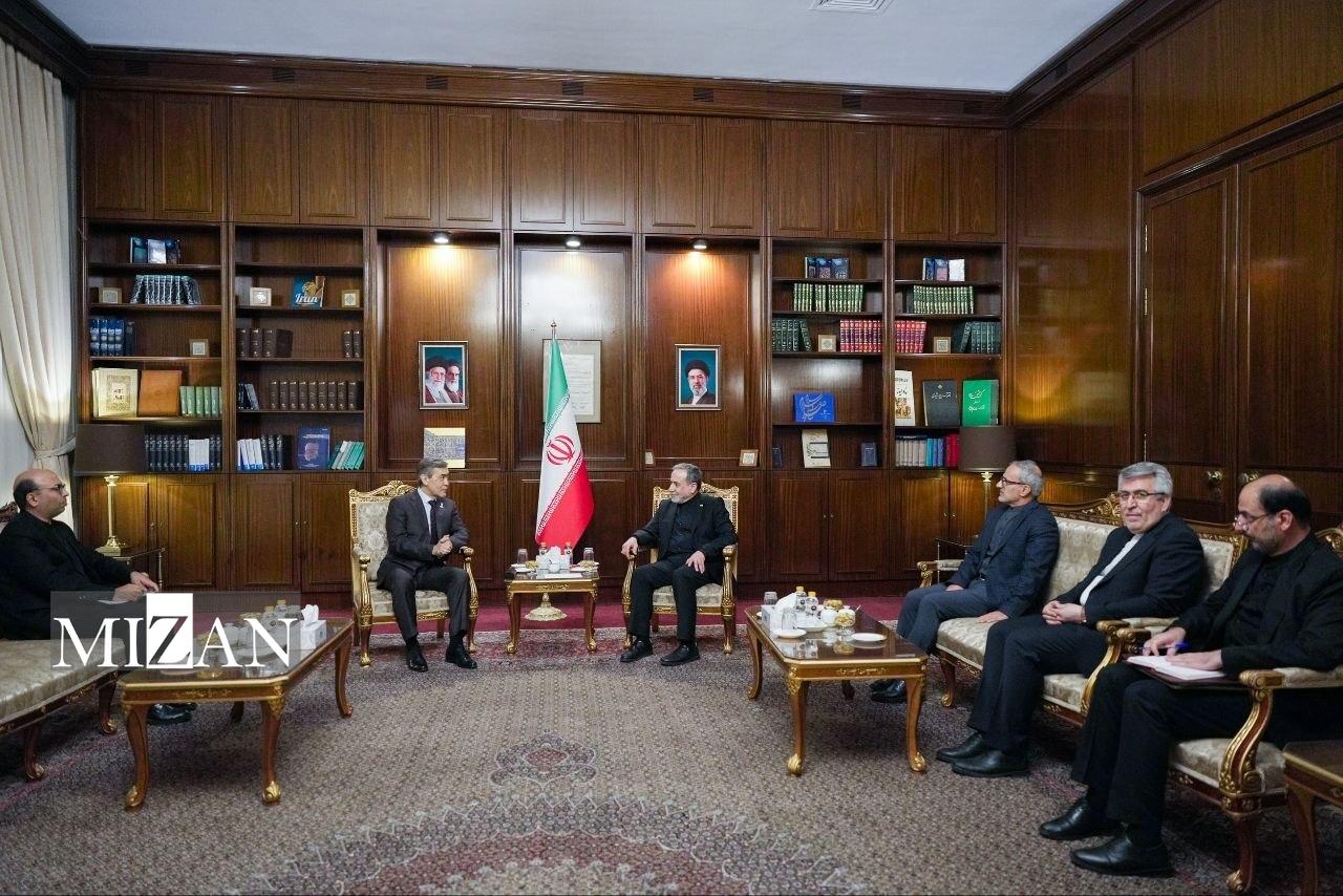 دیدار مقامهای خارجی شرکتکننده در مراسم وداع با رهبر شهید با عراقچی دیدار مقامهای خارجی شرکتکننده در مراسم وداع با رهبر شهید با عراقچی