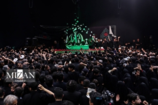 پیکر قائد شهید امت در حسینیه امام خمینی (ره) تشییع شد