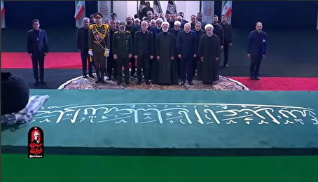 سران قوا و مسئولان ارشد کشور به پیکر امام مجاهد شهید ادای احترام کردند
