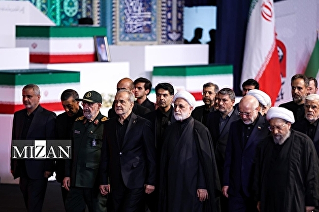 ادای احترام سران قوا و مسئولان ارشد کشور به پیکر مطهر امام شهید