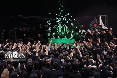 مراسم وداع با پیکر رهبر شهید انقلاب اسلامی در جوار حسینیه امام خمینی(ره)