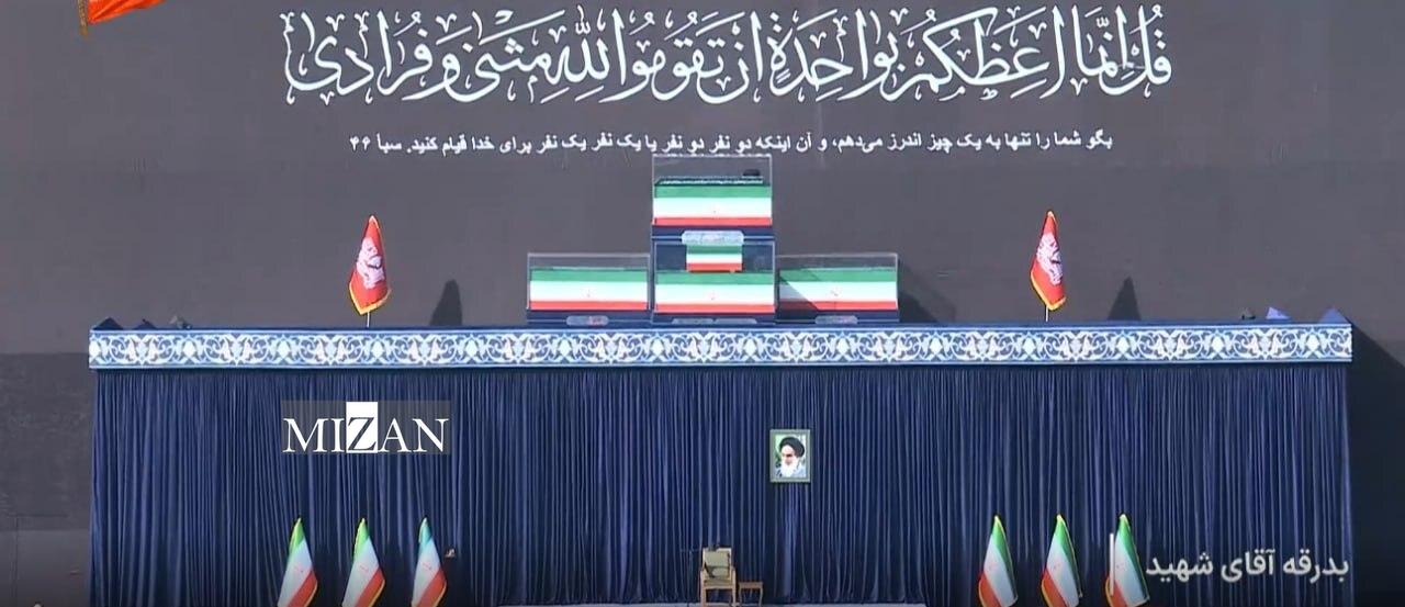 قرار گرفتن پیکرهای مطهر رهبر شهید انقلاب و خانواده گرامی ایشان در جایگاه مصلای تهران آماده وداع با قائد امت؛ ایران در سوگ آقای شهید