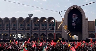 تردد بیوقفه مردم در مصلای تهران برای وداع با رهبر شهید