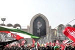 آیت‌الله جوادی آملی در قم بر پیکر رهبر شهید نماز می‌خواند