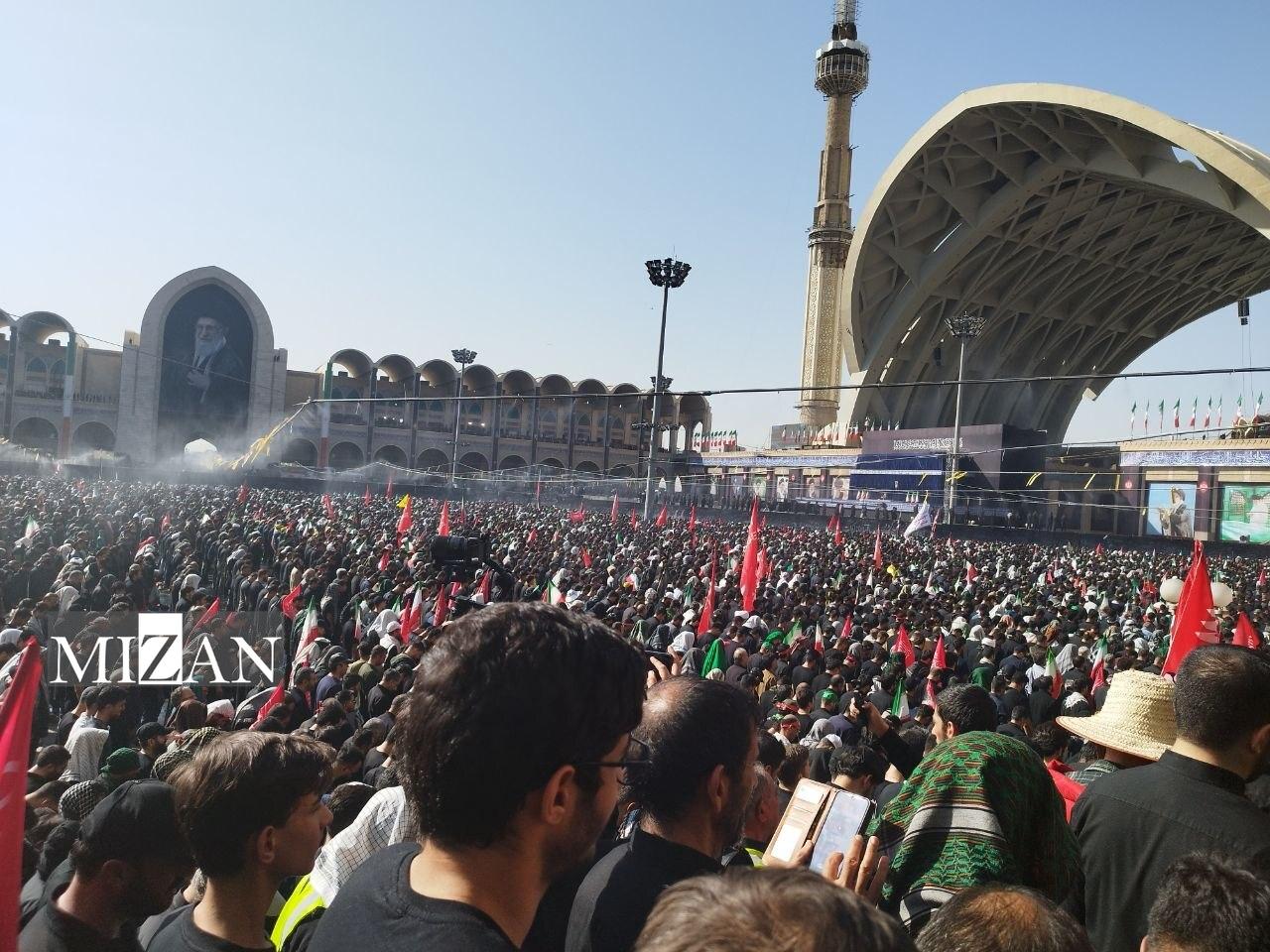 روز دوم وداع؛ اقامه نماز بر پیکر آقای شهید ایران/ حضور فرزندان رهبر شهید در مصلای تهران روز دوم وداع؛ اقامه نماز بر پیکر آقای شهید ایران/ حضور فرزندان رهبر شهید در مصلای تهران