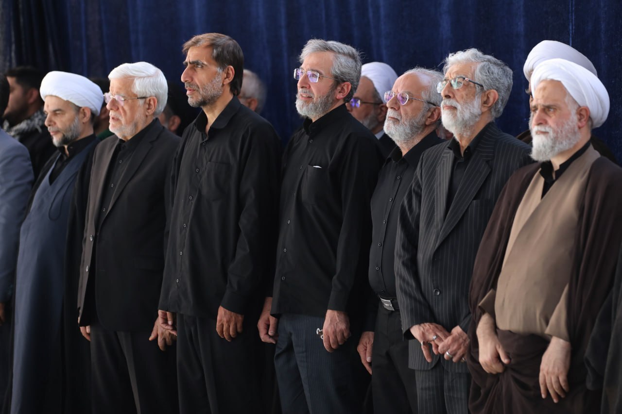 آخرین روز حضور رهبر شهید انقلاب در مصلای تهران/ حضور میلیونی مردم در نماز بر پیکر آقای شهید ایران آخرین روز حضور رهبر شهید انقلاب در مصلای تهران/ حضور میلیونی مردم در نماز بر پیکر آقای شهید ایران