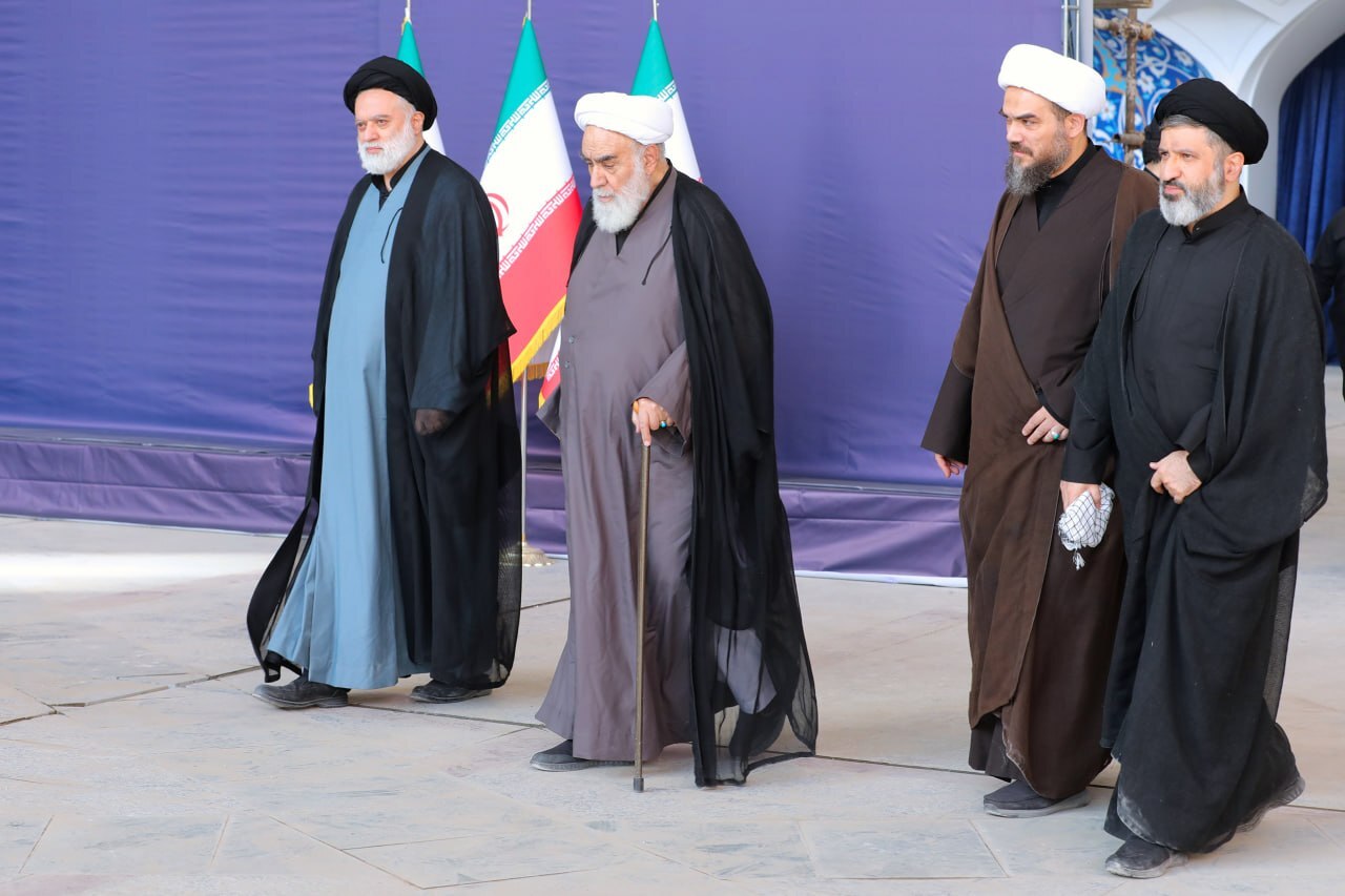 آخرین روز حضور رهبر شهید انقلاب در مصلای تهران/ حضور میلیونی مردم در نماز بر پیکر آقای شهید ایران آخرین روز حضور رهبر شهید انقلاب در مصلای تهران/ حضور میلیونی مردم در نماز بر پیکر آقای شهید ایران