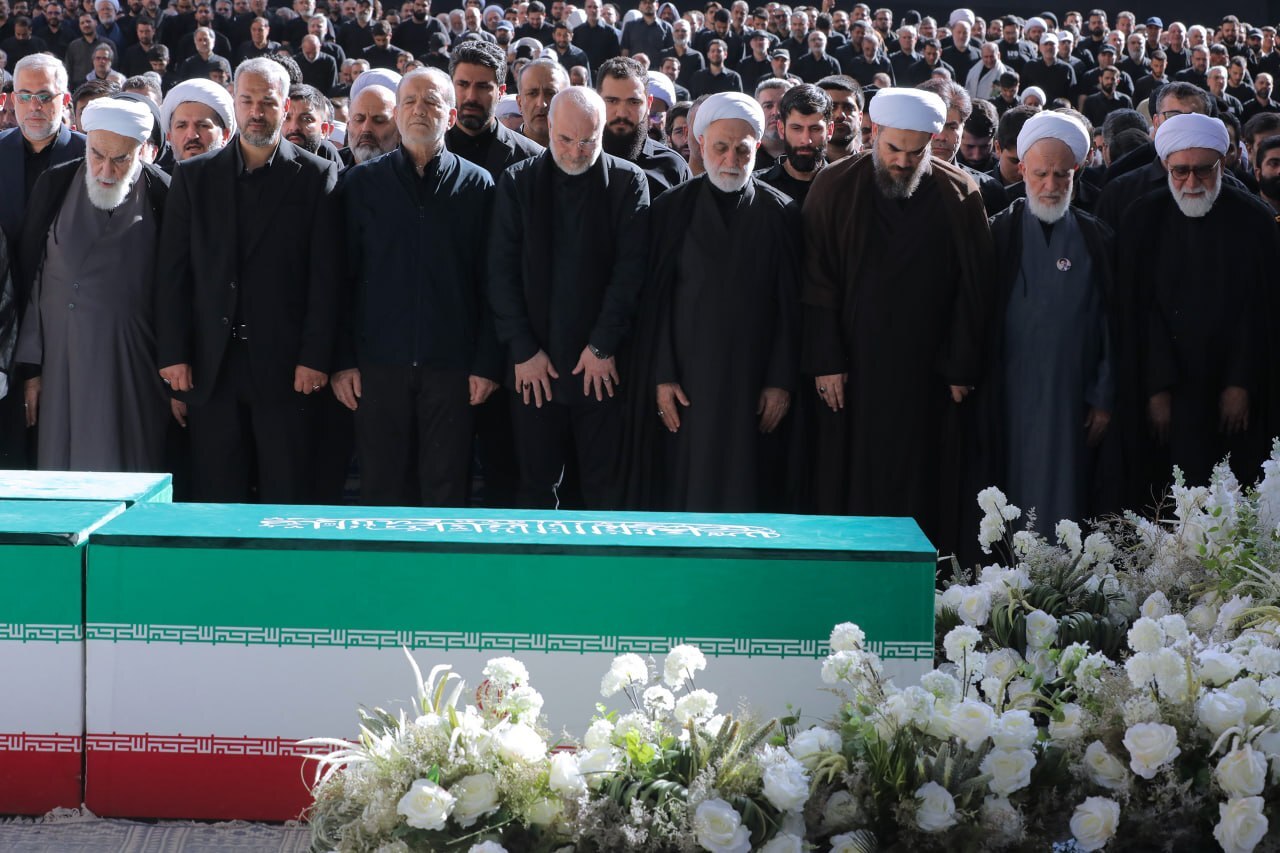 آخرین روز حضور رهبر شهید انقلاب در مصلای تهران/ حضور میلیونی مردم در نماز بر پیکر آقای شهید ایران آخرین روز حضور رهبر شهید انقلاب در مصلای تهران/ حضور میلیونی مردم در نماز بر پیکر آقای شهید ایران