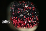 لحظاتی از اقامه نماز بر پیکر مطهر رهبر شهید انقلاب و خانواده ایشان