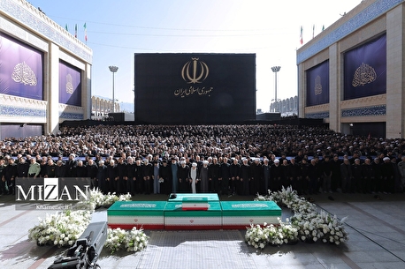 آخرین روز حضور رهبر شهید انقلاب در مصلای تهران/ حضور میلیونی مردم در نماز بر پیکر آقای شهید ایران