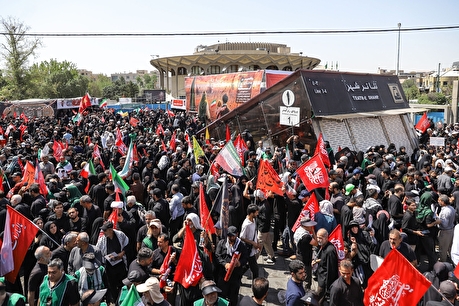 آیین تشییع پیکر رهبر شهید انقلاب در تهران برگزار شد