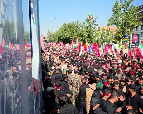 تصاویر متفاوتی از مراسم تشییع پیکر مطهر رهبر شهید انقلاب با حضور خیل عظیم مردم عزادار در خیابان‌های تهران