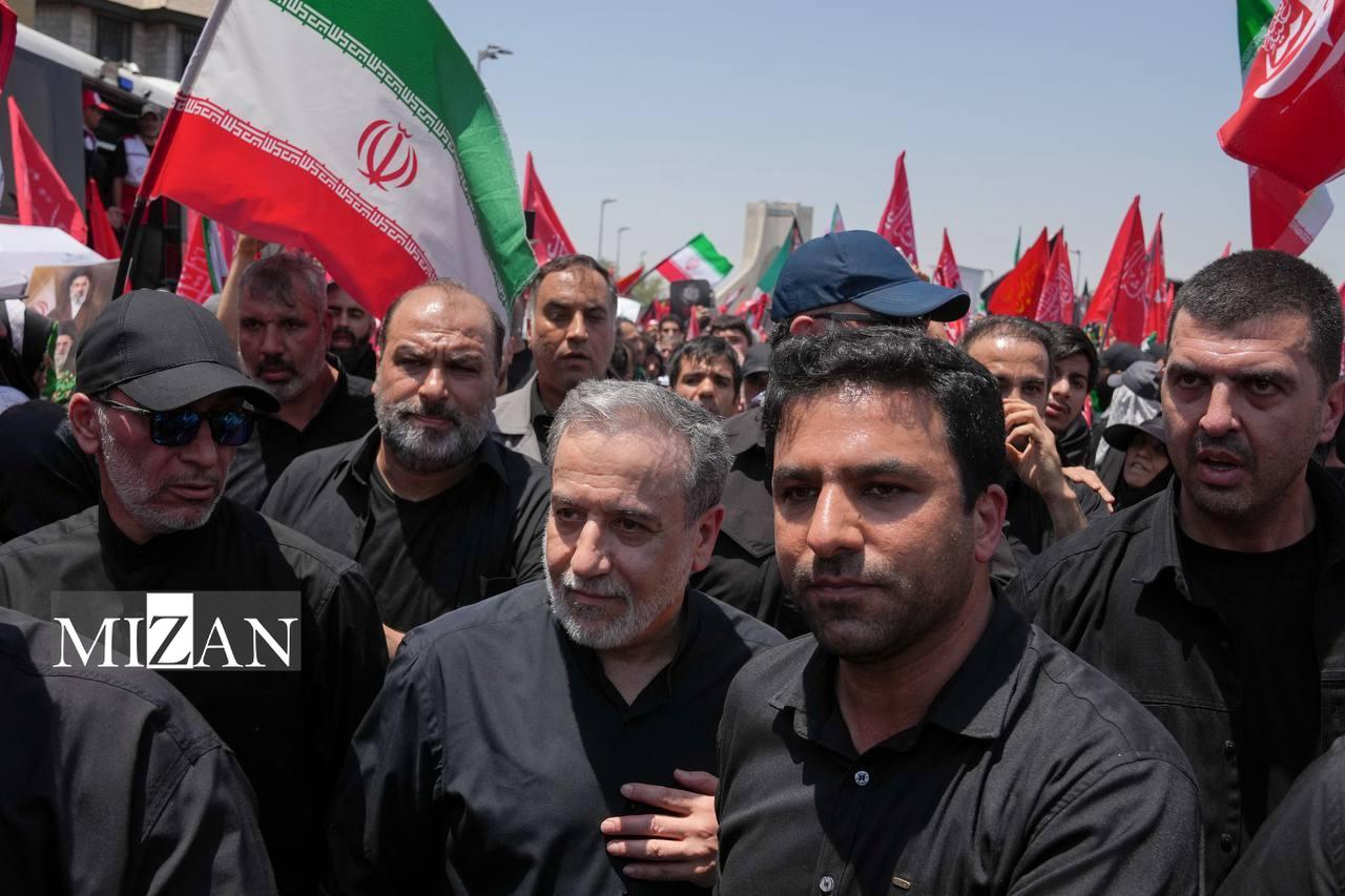 حضور عراقچی در مراسم تشییع پیکر رهبر شهید انقلاب
