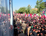 تصاویر متفاوتی از مراسم تشییع پیکر مطهر رهبر شهید انقلاب با حضور خیل عظیم مردم عزادار در خیابان‌های تهران