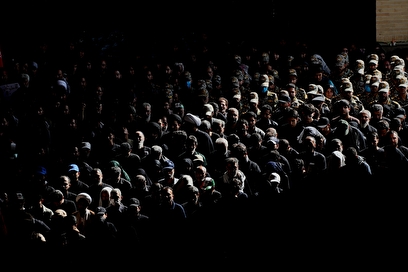 اقامه نماز بر پیکر رهبر شهید انقلاب - ۲